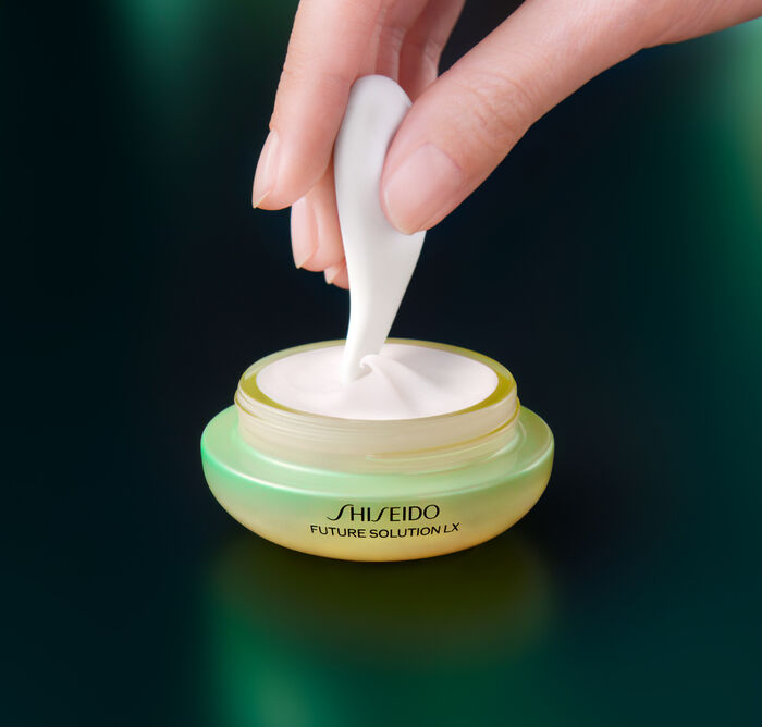 Crème pour les yeux éclat ultime à base du légendaire Enmei Future Solution LX,