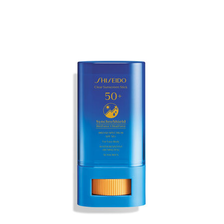 « Un bâton cylindrique, bleu éclatant, du bâton écran solaire clair Shiseido à FPS 50+, ainsi que les détails concernant le FPS d'écran solaire, protection, et la résistance à l’eau. »