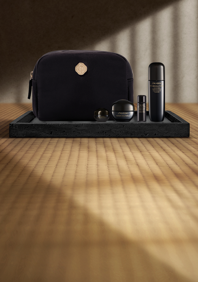 A LUXURIOUS SKINCARE GIFT